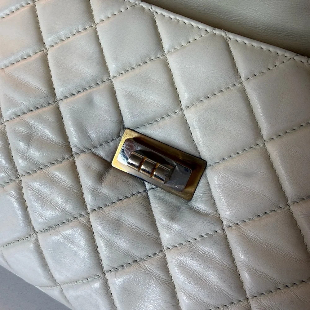 CHANEL Cream and Black Quilted Shoulder Bag with Gold Chain